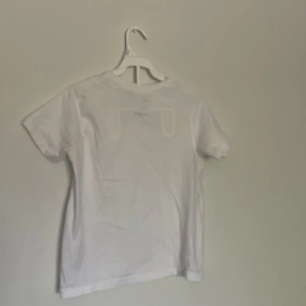 French Toast Boys' V-Neck Short Sleeve T-Shirt – Size 6/7 – White